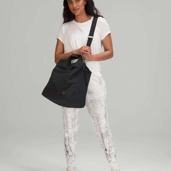 lululemon athletica Handbags - Lululemon On My Level Tote Bag 20L
